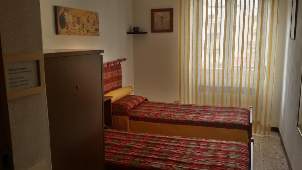 Bed and Breakfast Casa Tarragona Альгеро Номер фото