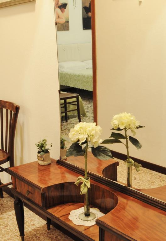 Bed and Breakfast Casa Tarragona Альгеро Номер фото